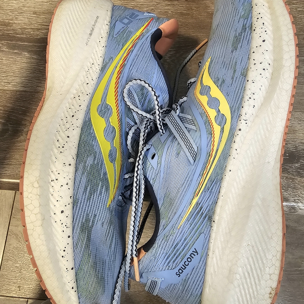 Saucony Triumph 20 Men Running Sneakers Sky Blue Athletic Training Size 11
